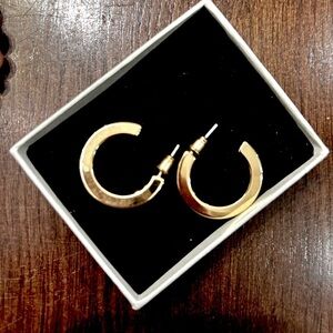 Hoop earrings gold toned​